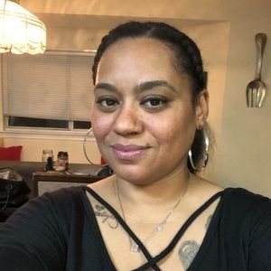 Meet your Posher, Crystal